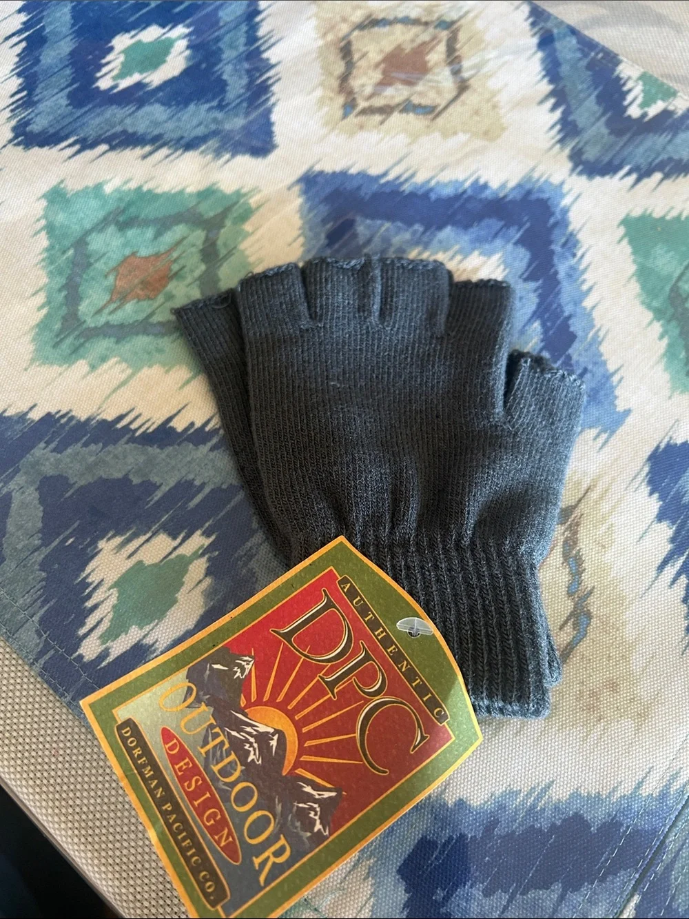 DPC Outdoor Design Women's Fingerless Gloves — Charcoal